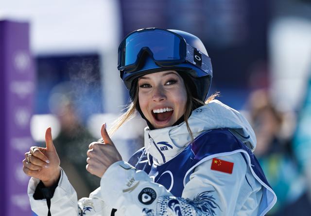 (260209) -- BEIJING, Feb. 9, 2026 (Xinhua) -- Gu Ailing of China reacts during the freestyle skiing women's freeski slopestyle qualification of the Milan-Cortina 2026 Olympic Winter Games in Livigno, Italy, Feb. 7, 2026. (Xinhua/Wang Peng)