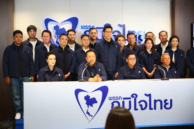 (260209) -- BEIJING, Feb. 9, 2026 (Xinhua) -- Thailand's caretaker Prime Minister and Bhumjaithai Party leader Anutin Charnvirakul (front, 2nd L) attends a press conference in Bangkok, capital of Thailand, Feb. 8, 2026. Anutin Charnvirakul said in a press conference that the Bhumjaithai Party has won Thailand's House of Representatives election on Feb. 8. (Xinhua/Wan Houde)