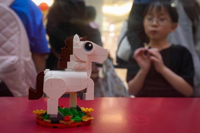(260209) -- BURNABY, Feb. 9, 2026 (Xinhua) -- A child takes a look at a Year of the Horse-themed LEGO model during a LEGO pop-up event to celebrate the upcoming Year of the Horse at Metrotown Shopping Mall in Burnaby, British Columbia, Canada, on Feb. 8, 2026. (Photo by Liang Sen/Xinhua)