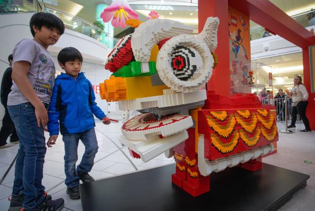 (260209) -- BURNABY, Feb. 9, 2026 (Xinhua) -- Children look at a large-scale LEGO lion model during a LEGO pop-up event to celebrate the upcoming Year of the Horse at Metrotown Shopping Mall in Burnaby, British Columbia, Canada, on Feb. 8, 2026. (Photo by Liang Sen/Xinhua)