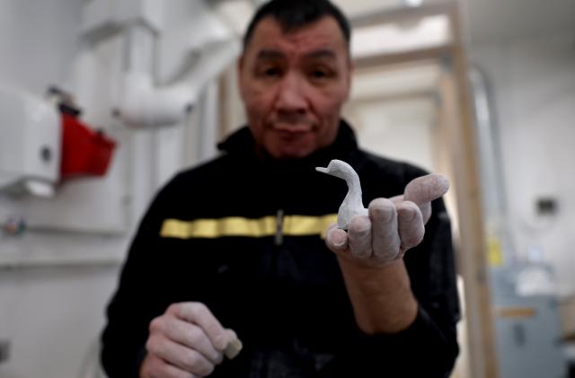 (260209) -- NUUK, Feb. 9, 2026 (Xinhua) -- An artisan shows a soapstone handicraft at a workshop in Nuuk, Greenland, an autonomous territory of Denmark, on Feb. 7, 2026. (Xinhua/Li Ying)