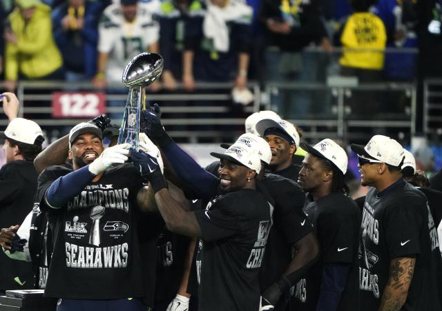 (260209) -- SANTA CLARA, Feb. 9, 2026 (Xinhua) -- Seattle Seahawks' players celebrate during the awarding ceremory after winning the NFL Super Bowl LX between Seattle Seahawks and New England Patriots in Santa Clara, the United States, Feb. 8, 2026. (Xinhua/Wu Xiaoling)