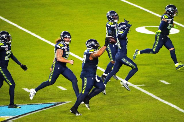 (260209) -- SANTA CLARA, Feb. 9, 2026 (Xinhua) -- Seattle Seahawks' players celebrate during the NFL Super Bowl LX between Seattle Seahawks and New England Patriots in Santa Clara, the United States, Feb. 8, 2026. (Xinhua/Wu Xiaoling)