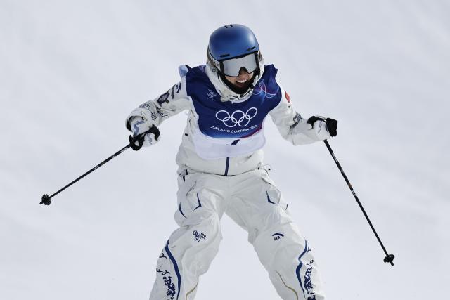(260209) -- LIVIGNO, Feb. 9, 2026 (Xinhua) -- Gu Ailing of China competes during the freestyle skiing women's freeski slopestyle final at the Milan-Cortina 2026 Olympic Winter Games in Livigno, Italy, Feb. 9, 2026. (Xinhua/Wang Peng)