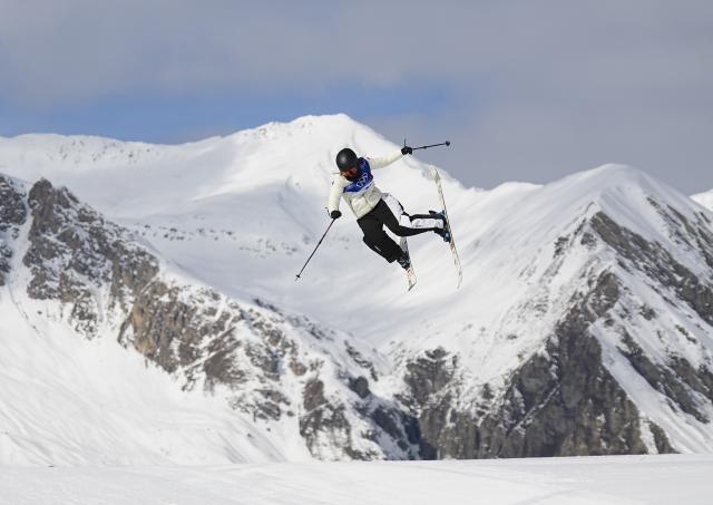 (260209) -- LIVIGNO, Feb. 9, 2026 (Xinhua) -- Liu Mengting of China competes during the freestyle skiing women's freeski slopestyle final at the Milan-Cortina 2026 Olympic Winter Games in Livigno, Italy, Feb. 9, 2026. (Xinhua/Wu Huiwo)
