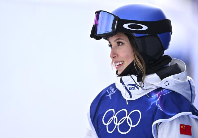 (260209) -- LIVIGNO, Feb. 9, 2026 (Xinhua) -- Gu Ailing of China reacts during the freestyle skiing women's freeski slopestyle final at the Milan-Cortina 2026 Olympic Winter Games in Livigno, Italy, Feb. 9, 2026. (Xinhua/Zhang Hongxiang)