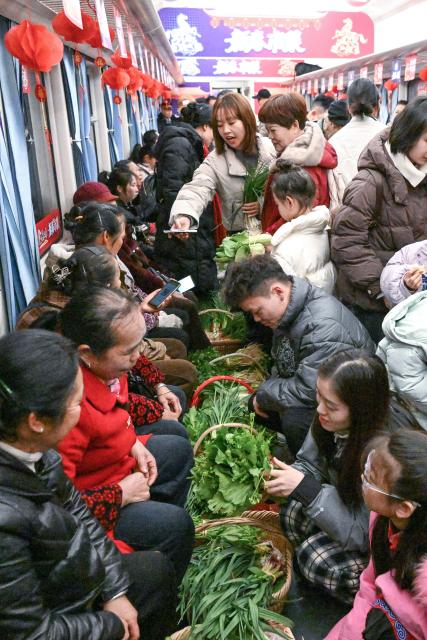 (260209) -- KAILI, Feb. 9, 2026 (Xinhua) -- Passengers select vegetables on the train No. 5640 in southwest China's Guizhou Province on Feb. 8, 2026. The train No. 5640 runs in Guizhou Province between Yuping Dong Autonomous County of Tongren City and provincial capital Guiyang City. It connects more than 100 ethnic minority villages along the route and makes travel more convenient for the villagers.
   A New Year market has been introduced on the train No. 5640 upon the upcoming Chinese New Year, during which fresh agricultural products and folk customs were displayed for passengers along the way. (Xinhua/Yang Wenbin)