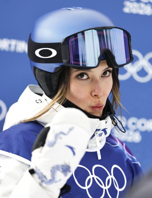 (260209) -- LIVIGNO, Feb. 9, 2026 (Xinhua) -- Gu Ailing of China reacts during the freestyle skiing women's freeski slopestyle final at the Milan-Cortina 2026 Olympic Winter Games in Livigno, Italy, Feb. 9, 2026. (Xinhua/Wang Peng)