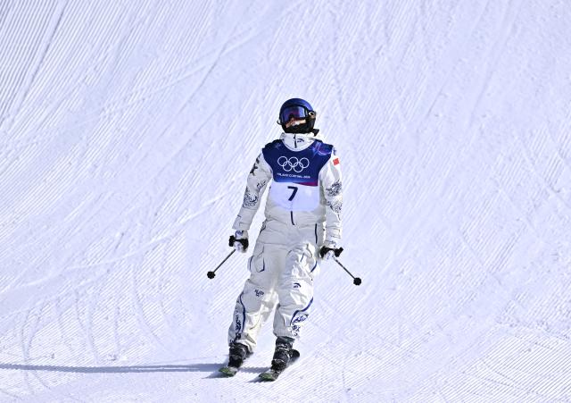 (260209) -- LIVIGNO, Feb. 9, 2026 (Xinhua) -- Gu Ailing of China reacts after the freestyle skiing women's freeski slopestyle final at the Milan-Cortina 2026 Olympic Winter Games in Livigno, Italy, Feb. 9, 2026. (Xinhua/Zhang Hongxiang)