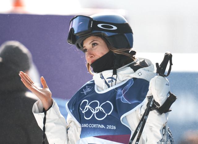 (260209) -- LIVIGNO, Feb. 9, 2026 (Xinhua) -- Gu Ailing of China reacts after the freestyle skiing women's freeski slopestyle final at the Milan-Cortina 2026 Olympic Winter Games in Livigno, Italy, Feb. 9, 2026. (Xinhua/Hu Chao)