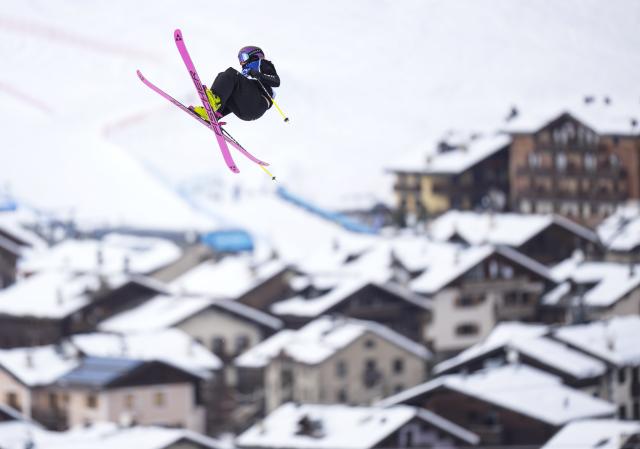 (260209) -- LIVIGNO, Feb. 9, 2026 (Xinhua) -- Mathilde Gremaud of Switzerland competes during the freestyle skiing women's freeski slopestyle final at the Milan-Cortina 2026 Olympic Winter Games in Livigno, Italy, Feb. 9, 2026. (Xinhua/Xia Yifang)