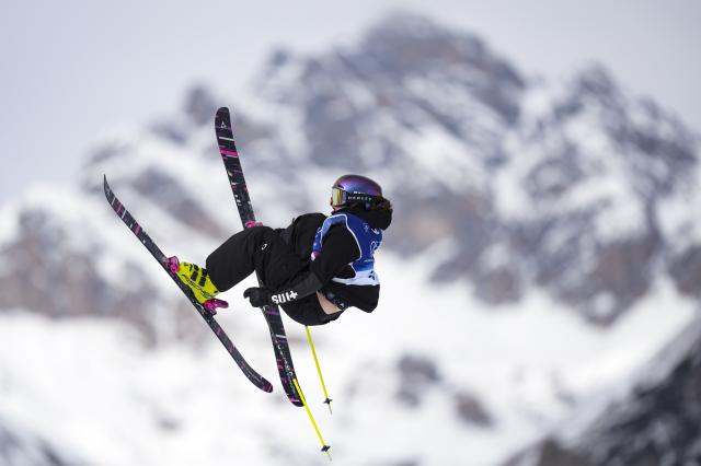 (260209) -- LIVIGNO, Feb. 9, 2026 (Xinhua) -- Mathilde Gremaud of Switzerland competes during the freestyle skiing women's freeski slopestyle final at the Milan-Cortina 2026 Olympic Winter Games in Livigno, Italy, Feb. 9, 2026. (Xinhua/Xia Yifang)