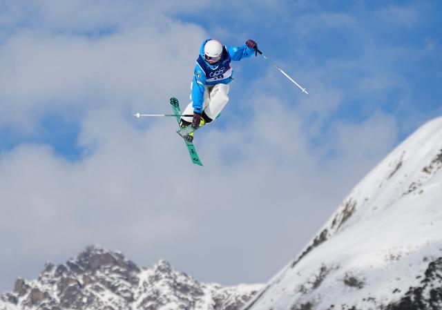 (260209) -- LIVIGNO, Feb. 9, 2026 (Xinhua) -- Maria Gasslitter of Italy competes during the freestyle skiing women's freeski slopestyle final at the Milan-Cortina 2026 Olympic Winter Games in Livigno, Italy, Feb. 9, 2026. (Xinhua/Wu Huiwo)
