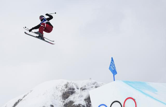 (260209) -- LIVIGNO, Feb. 9, 2026 (Xinhua) -- Megan Oldham of Canada competes during the freestyle skiing women's freeski slopestyle final at the Milan-Cortina 2026 Olympic Winter Games in Livigno, Italy, Feb. 9, 2026. (Xinhua/Wu Huiwo)