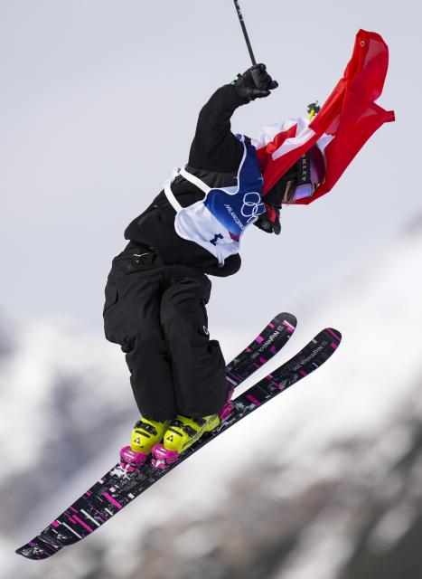 (260209) -- LIVIGNO, Feb. 9, 2026 (Xinhua) -- Mathilde Gremaud of Switzerland competes during the freestyle skiing women's freeski slopestyle final at the Milan-Cortina 2026 Olympic Winter Games in Livigno, Italy, Feb. 9, 2026. (Xinhua/Xia Yifang)
