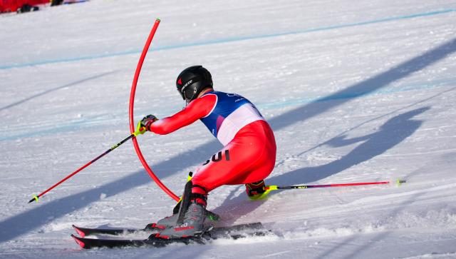(260209) -- BORMIO, Feb. 9, 2026 (Xinhua) -- Loic Meillard of Switzerland 1 competes during the alpine skiing men's team combined at the Milan-Cortina 2026 Olympic Winter Games in Bormio, Italy, Feb. 9, 2026. (Xinhua/Yan Linyun)