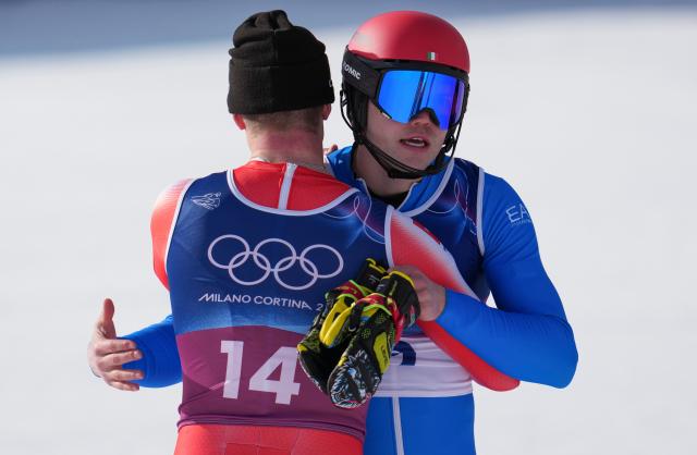 (260209) -- BORMIO, Feb. 9, 2026 (Xinhua) -- Franjo von Allmen of Switzerland 2 (L) hugs Alex Vinatzer of Italy 1 after the match of the alpine skiing men's team combined at the Milan-Cortina 2026 Olympic Winter Games in Bormio, Italy, Feb. 9, 2026. (Xinhua/Hu Huhu)