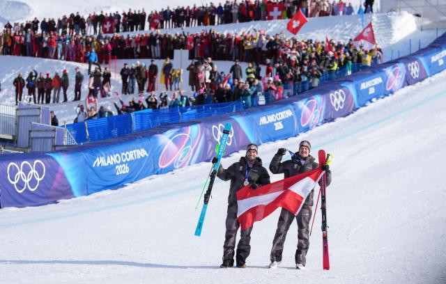 (260209) -- BORMIO, Feb. 9, 2026 (Xinhua) -- Vincent Kriechmayr (L)/Manuel Feller of Austria 1 pose for a photo after the awarding ceremony of the alpine skiing men's team combined at the Milan-Cortina 2026 Olympic Winter Games in Bormio, Italy, Feb. 9, 2026. (Xinhua/Hu Huhu)