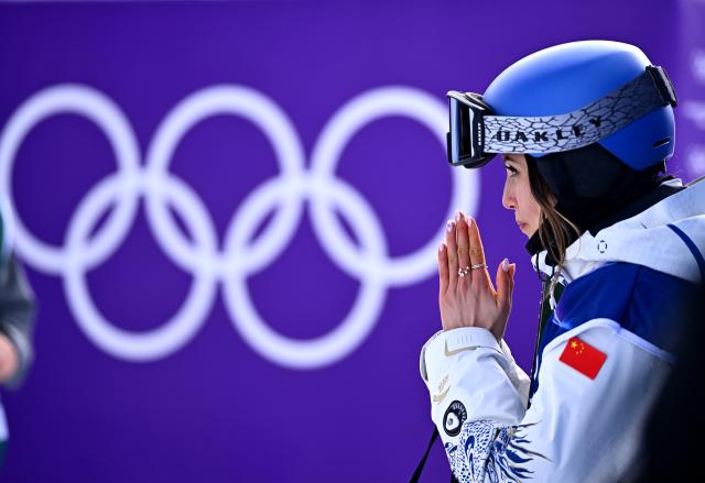 (260209) -- LIVIGNO, Feb. 9, 2026 (Xinhua) -- Gu Ailing of China reacts during the freestyle skiing women's freeski slopestyle final at the Milan-Cortina 2026 Olympic Winter Games in Livigno, Italy, Feb. 9, 2026. (Xinhua/Zhang Hongxiang)
