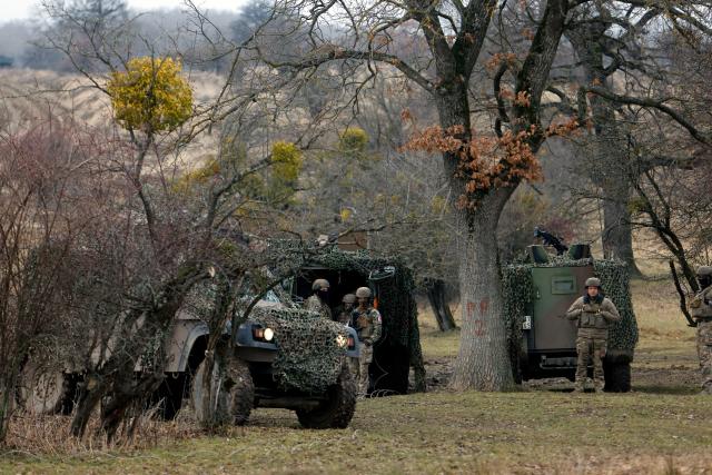 (260209) -- CINCU, Feb. 9, 2026 (Xinhua) -- Soldiers attend the Dynamic Front 26 military exercise at the Cincu Training Area in Cincu, Brasov County, Romania, on Feb. 9, 2026. (Photo by Cristian Cristel/Xinhua)