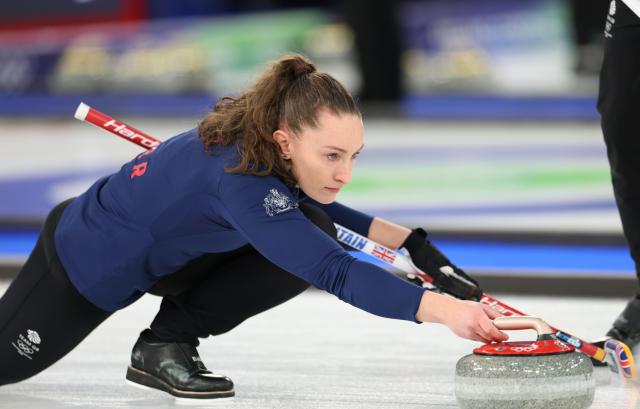(260209) -- CORTINA D'AMPEZZO, Feb. 9, 2026 (Xinhua) -- Jennifer Dodds of Britain competes during the curling mixed doubles semi-final between Britain and Sweden at the Milan-Cortina 2026 Olympic Winter Games in Cortina, Italy, Feb. 9, 2026. (Xinhua/Ding Xu)