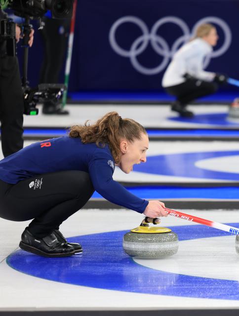 (260209) -- CORTINA D'AMPEZZO, Feb. 9, 2026 (Xinhua) -- Jennifer Dodds of Britain competes during the curling mixed doubles semi-final between Britain and Sweden at the Milan-Cortina 2026 Olympic Winter Games in Cortina, Italy, Feb. 9, 2026. (Xinhua/Ding Xu)