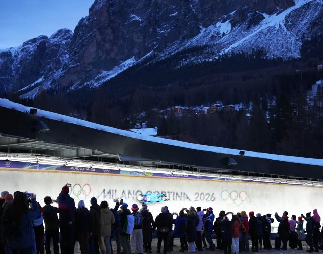 (260209) -- CORTINA D'AMPEZZO, Feb. 9, 2026 (Xinhua) -- Verena Hofer of Italy competes during the luge women's singles run 1 at the Milan-Cortina 2026 Olympic Winter Games in Cortina, Italy, Feb. 9, 2026. (Xinhua/Li Gang)