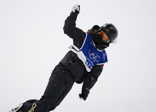 (260209) -- LIVIGNO, Feb. 9, 2026 (Xinhua) -- Zhang Xiaonan of China competes during the snowboard women's big air final match at the Milan-Cortina 2026 Olympic Winter Games in Livigno, Italy, Feb. 9, 2026. (Xinhua/Wu Huiwo)