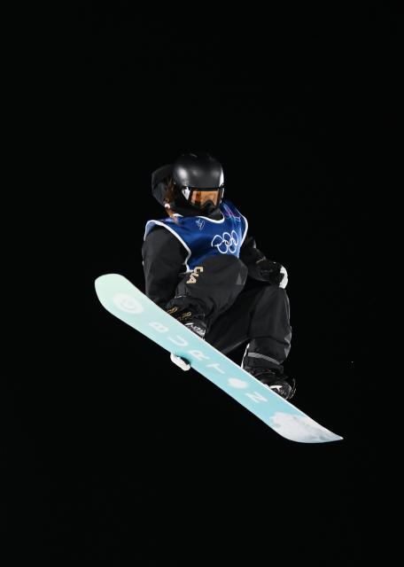 (260209) -- LIVIGNO, Feb. 9, 2026 (Xinhua) -- Zhang Xiaonan of China competes during the snowboard women's big air final match at the Milan-Cortina 2026 Olympic Winter Games in Livigno, Italy, Feb. 9, 2026. (Xinhua/Xia Yifang)