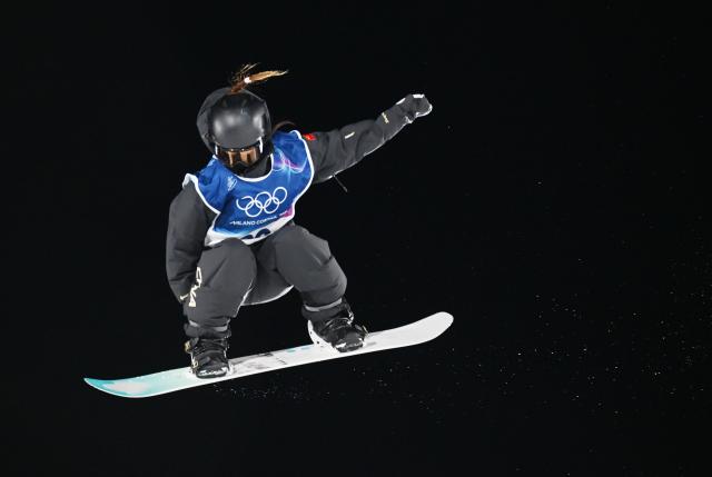 (260209) -- LIVIGNO, Feb. 9, 2026 (Xinhua) -- Zhang Xiaonan of China competes during the snowboard women's big air final match at the Milan-Cortina 2026 Olympic Winter Games in Livigno, Italy, Feb. 9, 2026. (Xinhua/Xia Yifang)