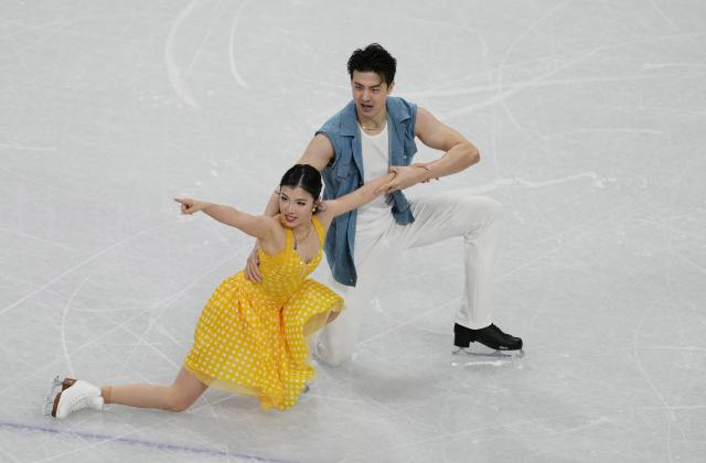 (260209) -- MILAN, Feb. 9, 2026 (Xinhua) -- Wang Shiyue (L)/Liu Xinyu of China compete during the rhythm dance of figure skating ice dance competition at the Milan-Cortina 2026 Olympic Winter Games in Milan, Italy, Feb. 9, 2026. (Xinhua/Xue Yuge)