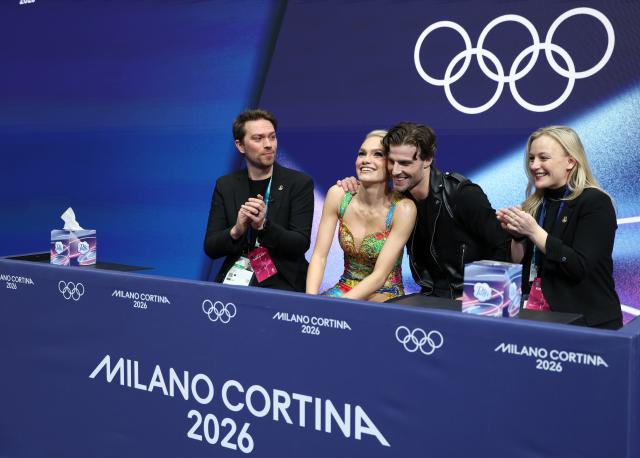(260209) -- MILAN, Feb. 9, 2026 (Xinhua) -- Phebe Bekker (2nd L)/James Hernandez (2nd R) of Britain wait for their score during the rhythm dance of figure skating ice dance competition at the Milan-Cortina 2026 Olympic Winter Games in Milan, Italy, Feb. 9, 2026. (Xinhua/Chen Yichen)