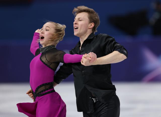 (260209) -- MILAN, Feb. 9, 2026 (Xinhua) -- Milla Ruud Reitan (L)/Nikolaj Majorov of Sweden compete during the rhythm dance of figure skating ice dance competition at the Milan-Cortina 2026 Olympic Winter Games in Milan, Italy, Feb. 9, 2026. (Xinhua/Chen Yichen)