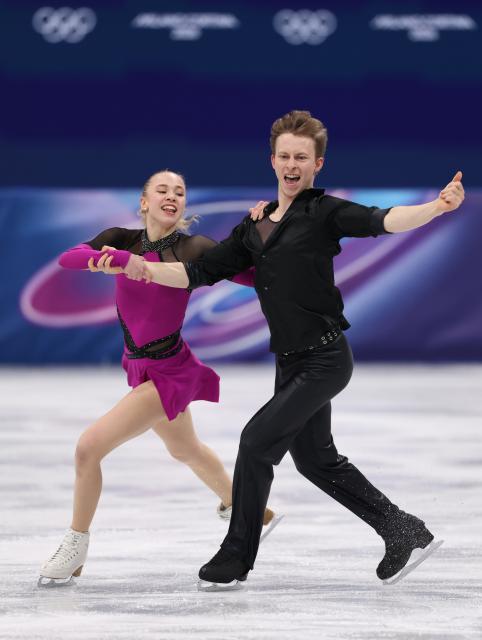 (260209) -- MILAN, Feb. 9, 2026 (Xinhua) -- Milla Ruud Reitan (L)/Nikolaj Majorov of Sweden compete during the rhythm dance of figure skating ice dance competition at the Milan-Cortina 2026 Olympic Winter Games in Milan, Italy, Feb. 9, 2026. (Xinhua/Chen Yichen)