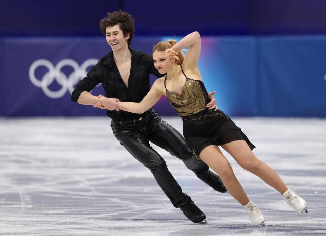 (260209) -- MILAN, Feb. 9, 2026 (Xinhua) -- Sofia Val (R)/Asaf Kazimov of Spain compete during the rhythm dance of figure skating ice dance competition at the Milan-Cortina 2026 Olympic Winter Games in Milan, Italy, Feb. 9, 2026. (Xinhua/Chen Yichen)