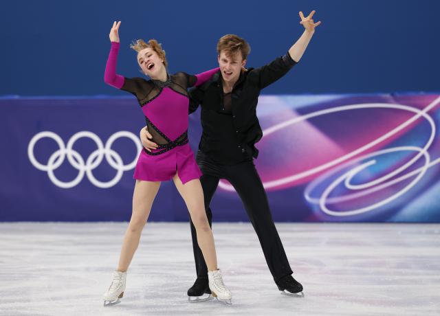 (260209) -- MILAN, Feb. 9, 2026 (Xinhua) -- Milla Ruud Reitan (L)/Nikolaj Majorov of Sweden compete during the rhythm dance of figure skating ice dance competition at the Milan-Cortina 2026 Olympic Winter Games in Milan, Italy, Feb. 9, 2026. (Xinhua/Chen Yichen)