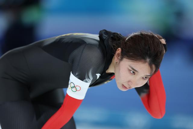(260209) -- MILAN, Feb. 9, 2026 (Xinhua) -- Han Mei of China competes during the match of speed skating women's 1000m at the Milan-Cortina 2026 Olympic Winter Games in Milan, Italy, Feb. 9, 2026. (Xinhua/Li Jing)
