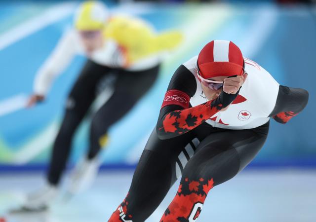 (260209) -- MILAN, Feb. 9, 2026 (Xinhua) -- Carolina Hiller-Donnelly of Canada competes during the match of speed skating women's 1000m at the Milan-Cortina 2026 Olympic Winter Games in Milan, Italy, Feb. 9, 2026. (Xinhua/Li Jing)