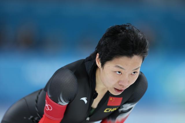 (260209) -- MILAN, Feb. 9, 2026 (Xinhua) -- Yin Qi of China reacts after the match of speed skating women's 1000m at the Milan-Cortina 2026 Olympic Winter Games in Milan, Italy, Feb. 9, 2026. (Xinhua/Li Jing)