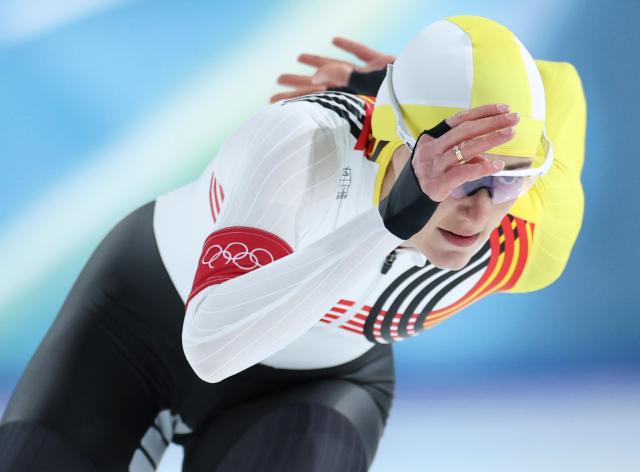 (260209) -- MILAN, Feb. 9, 2026 (Xinhua) -- Isabelle van Elst of Belgium competes during the match of speed skating women's 1000m at the Milan-Cortina 2026 Olympic Winter Games in Milan, Italy, Feb. 9, 2026. (Xinhua/Li Jing)