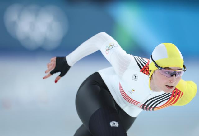 (260209) -- MILAN, Feb. 9, 2026 (Xinhua) -- Fran Vanhoutte of Belgium competes during the match of speed skating women's 1000m at the Milan-Cortina 2026 Olympic Winter Games in Milan, Italy, Feb. 9, 2026. (Xinhua/Li Jing)