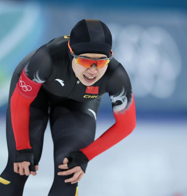 (260209) -- MILAN, Feb. 9, 2026 (Xinhua) -- Tian Ruining of China reacts after the match of speed skating women's 1000m at the Milan-Cortina 2026 Olympic Winter Games in Milan, Italy, Feb. 9, 2026. (Xinhua/Li Jing)