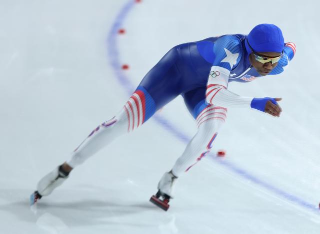 (260209) -- MILAN, Feb. 9, 2026 (Xinhua) -- Erin Jackson of the United States competes during the match of speed skating women's 1000m at the Milan-Cortina 2026 Olympic Winter Games in Milan, Italy, Feb. 9, 2026. (Xinhua/Li Jing)