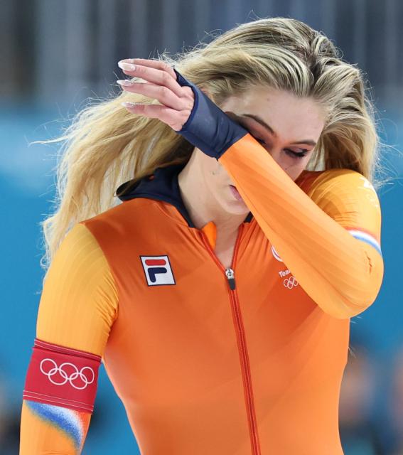 (260209) -- MILAN, Feb. 9, 2026 (Xinhua) -- Jutta Leerdam of the Netherlands reacts after the match of speed skating women's 1000m at the Milan-Cortina 2026 Olympic Winter Games in Milan, Italy, Feb. 9, 2026. (Xinhua/Li Jing)