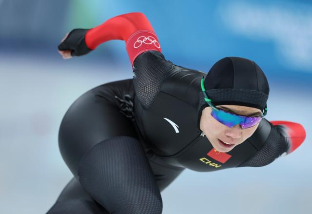 (260209) -- MILAN, Feb. 9, 2026 (Xinhua) -- Yin Qi of China competes during the match of speed skating women's 1000m at the Milan-Cortina 2026 Olympic Winter Games in Milan, Italy, Feb. 9, 2026. (Xinhua/Li Jing)