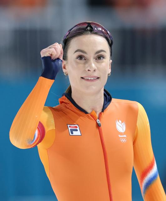 (260209) -- MILAN, Feb. 9, 2026 (Xinhua) -- Femke Kok of the Netherlands celebrates after the match of speed skating women's 1000m at the Milan-Cortina 2026 Olympic Winter Games in Milan, Italy, Feb. 9, 2026. (Xinhua/Li Jing)