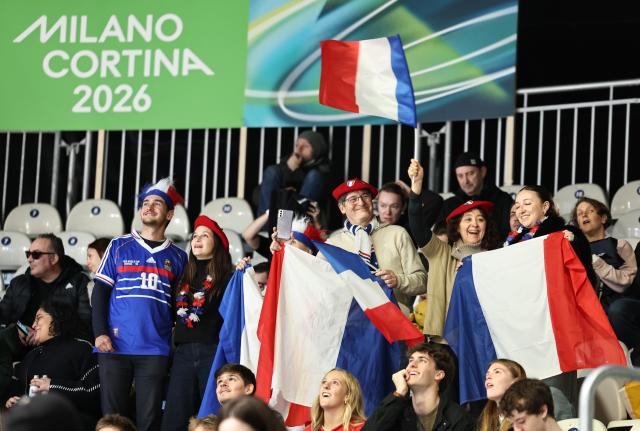 (260209) -- MILAN, Feb. 9, 2026 (Xinhua) -- Supporters of team France cheer before the ice hockey women's preliminary round group B match between Germany and France at the Milan-Cortina 2026 Olympic Winter Games in Milan, Italy, Feb. 9, 2026. (Xinhua/Wang Kaiyan)