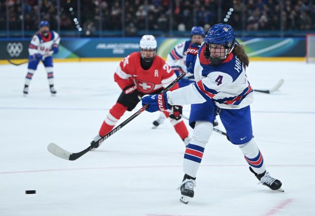 (260209) -- MILAN, Feb. 9, 2026 (Xinhua) -- Caroline Harvey of the United States shoots during the ice hockey women's preliminary round group A match between Switzerland and the United States at the Milan-Cortina 2026 Olympic Winter Games in Milan, Italy, Feb. 9, 2026. (Xinhua/Zhang Haofu)