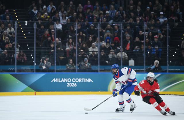 (260209) -- MILAN, Feb. 9, 2026 (Xinhua) -- Alina Marti (R) of Switzerland vies with Laila Edwards of the United States during the ice hockey women's preliminary round group A match between Switzerland and the United States at the Milan-Cortina 2026 Olympic Winter Games in Milan, Italy, Feb. 9, 2026. (Xinhua/Zhang Haofu)