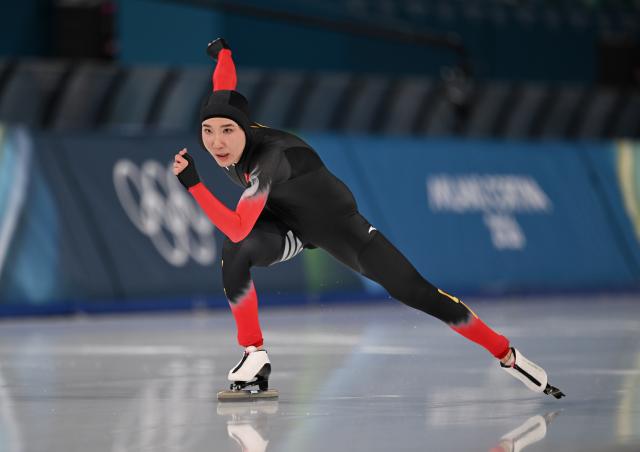 (260209) -- MILAN, Feb. 9, 2026 (Xinhua) -- Han Mei of China competes during the match of speed skating women's 1000m at the Milan-Cortina 2026 Olympic Winter Games in Milan, Italy, Feb. 9, 2026. (Xinhua/Wu Wei)